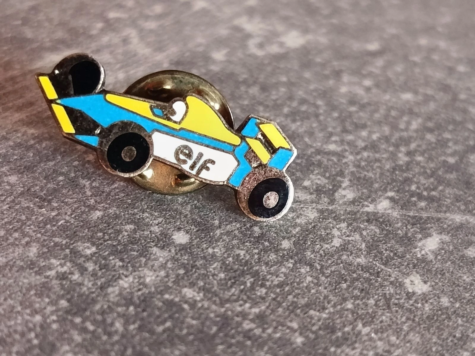 Pin Renault formula 1 elf IPC boomerang 